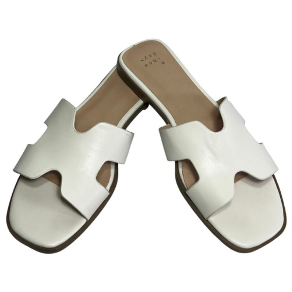 A New Day White Faux Leather Cutout Slide Sandals Flats Womens 6.5
